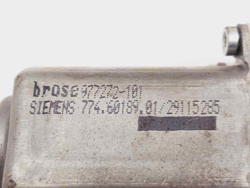 Recambio de motor elevalunas delantero derecho para audi a6 berlina (4f2) 2.7 tdi referencia OEM IAM 4F0959802D  