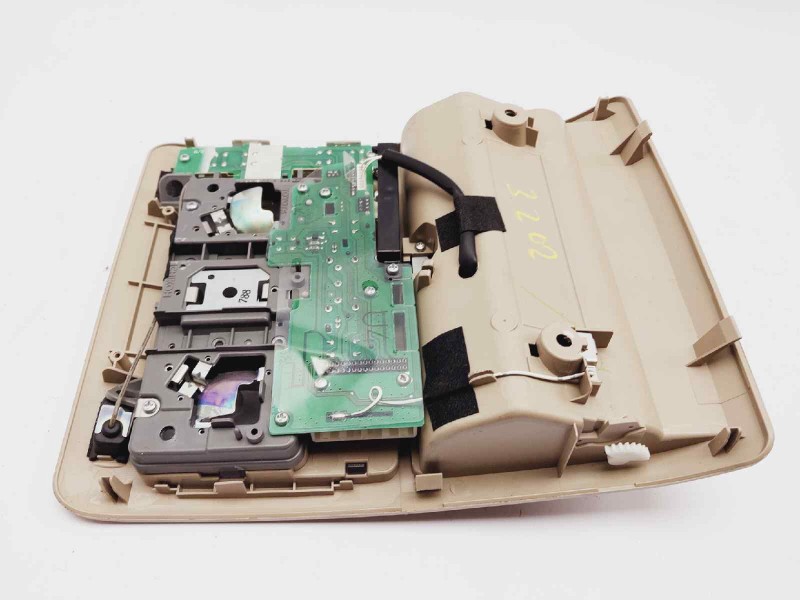 Recambio de luz interior para lexus rx 400h referencia OEM IAM 8126048250A0  