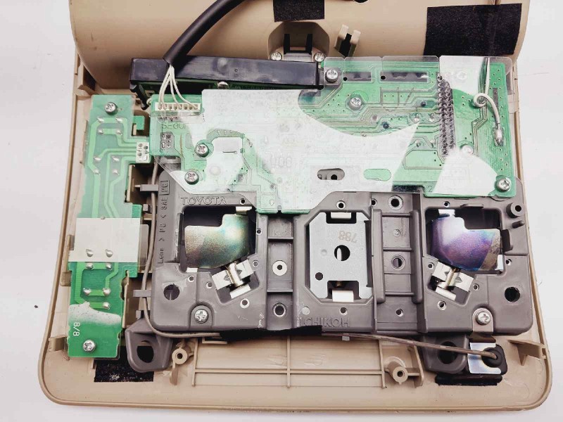 Recambio de luz interior para lexus rx 400h referencia OEM IAM 8126048250A0  