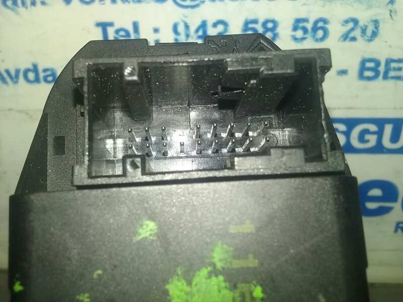 Recambio de mando elevalunas delantero izquierdo para peugeot 206 berlina 1.6 referencia OEM IAM  11587 