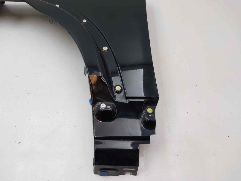 Recambio de aleta delantera izquierda para land rover discovery v6 td se referencia OEM IAM ASB780030  