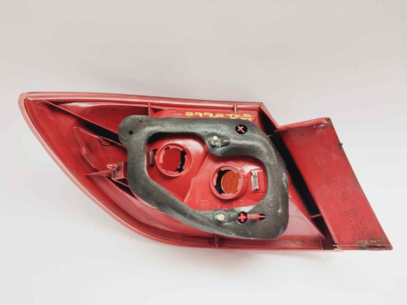 Recambio de piloto trasero derecho interior para mazda 3 berlina (bk) 1.6 crdt active referencia OEM IAM BP4K51160E  