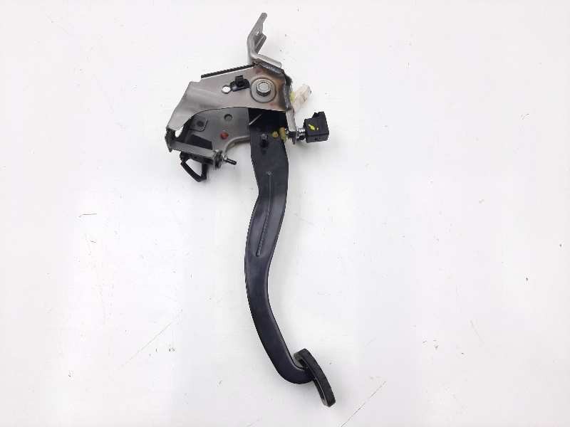 Recambio de pedal embrague para hyundai i20 city s referencia OEM IAM 328021J300  