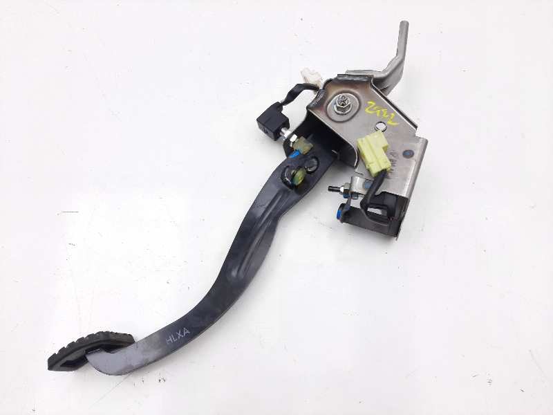 Recambio de pedal embrague para hyundai i20 city s referencia OEM IAM 328021J300  