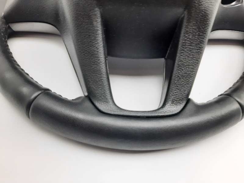 Recambio de volante para hyundai i20 city s referencia OEM IAM 561131J700  
