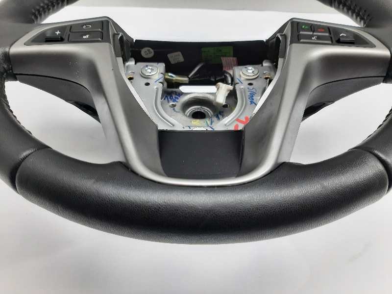 Recambio de volante para hyundai i20 city s referencia OEM IAM 561131J700  