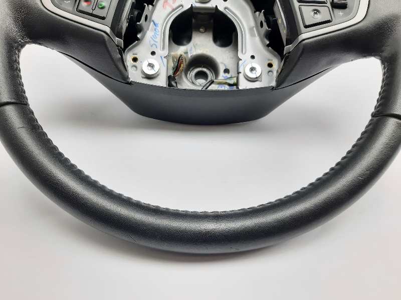 Recambio de volante para hyundai i20 city s referencia OEM IAM 561131J700  