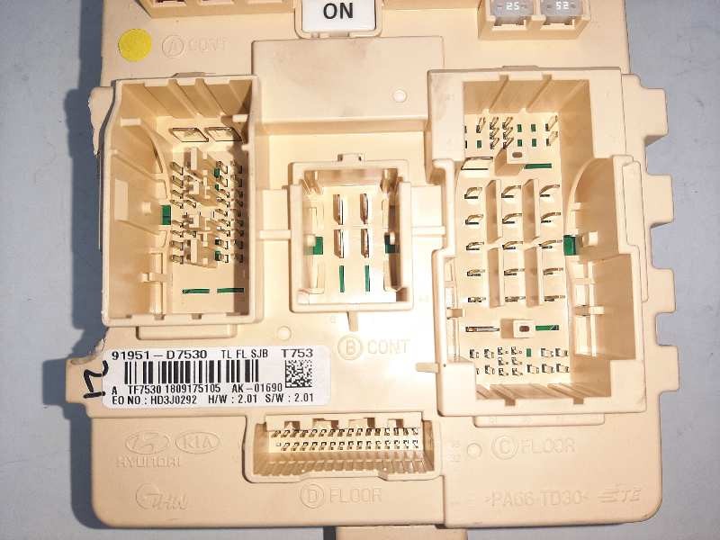 Recambio de caja reles / fusibles para hyundai tucson essence 2wd referencia OEM IAM 9195107530  