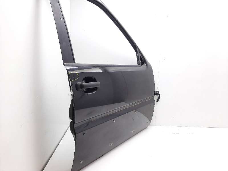 Recambio de puerta delantera derecha para nissan terrano/terrano.ii (r20) referencia OEM IAM  NEGRO 3 PUERTAS