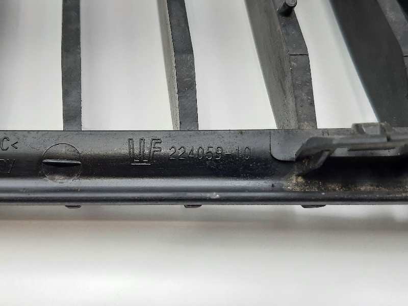 Recambio de rejilla delantera para bmw serie 3 berlina (e90) 325i referencia OEM IAM 22405910  
