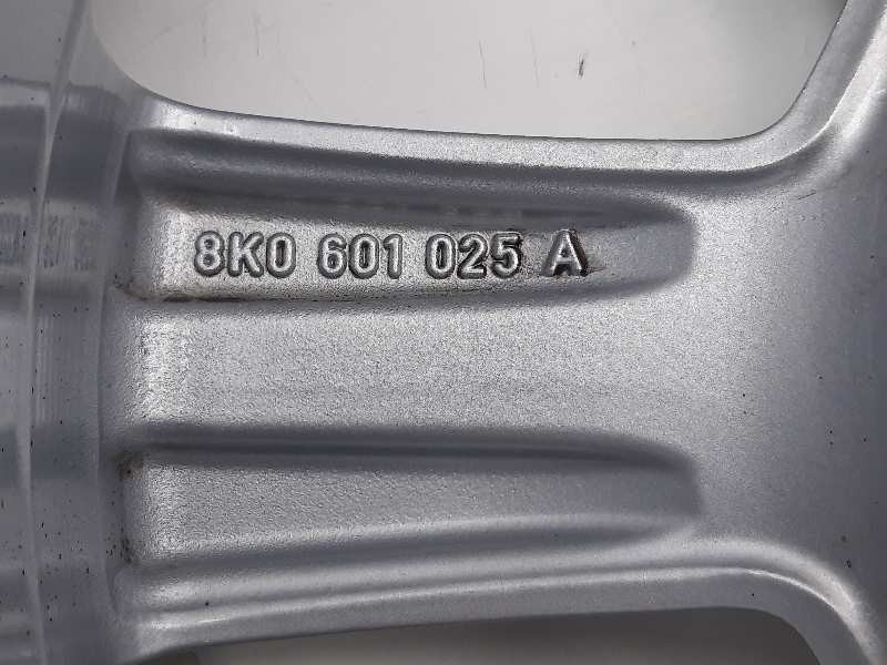 Recambio de llanta para audi a4 ber. (b8) básico referencia OEM IAM 8K0601025A  