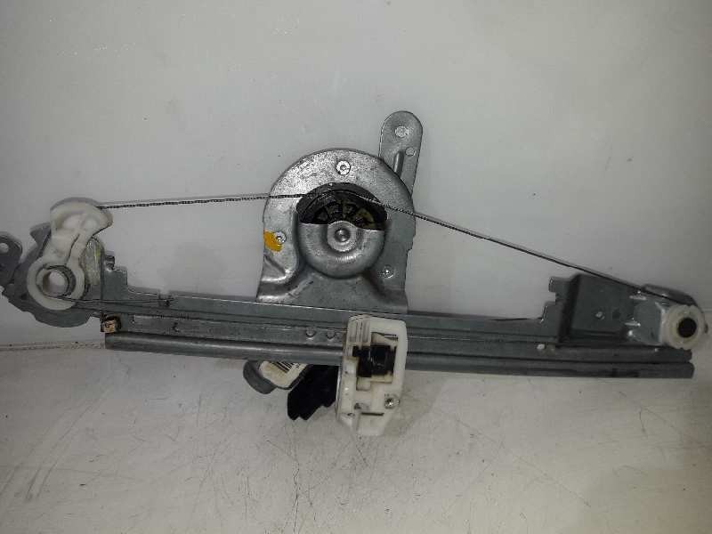 Recambio de elevalunas trasero izquierdo para renault scenic ii expression referencia OEM IAM 402049B 0675D4 