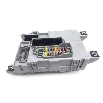 CAJA RELES / FUSIBLES 