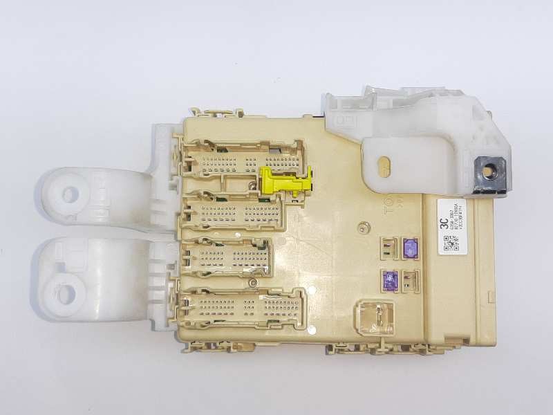 Recambio de caja reles / fusibles para toyota auris advance referencia OEM IAM 8922102480 63583367 50122230