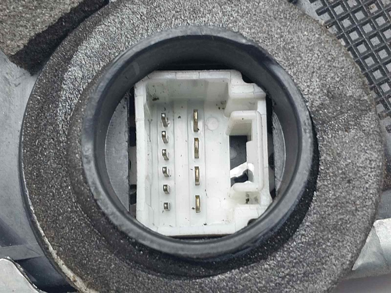 Recambio de cerradura puerta delantera derecha para lexus rx 400h referencia OEM IAM 6903048071  