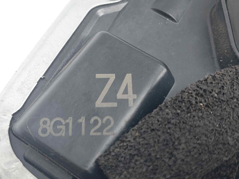 Recambio de cerradura puerta trasera izquierda para lexus rx 400h referencia OEM IAM 6906060071  