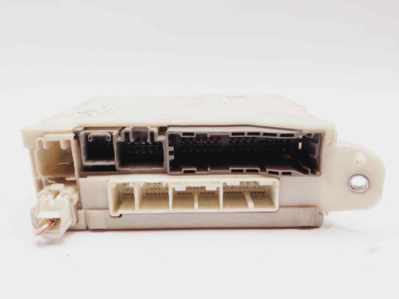Recambio de caja reles / fusibles para lexus gs (gs/us/ws19) 450 h referencia OEM IAM 8273030631  