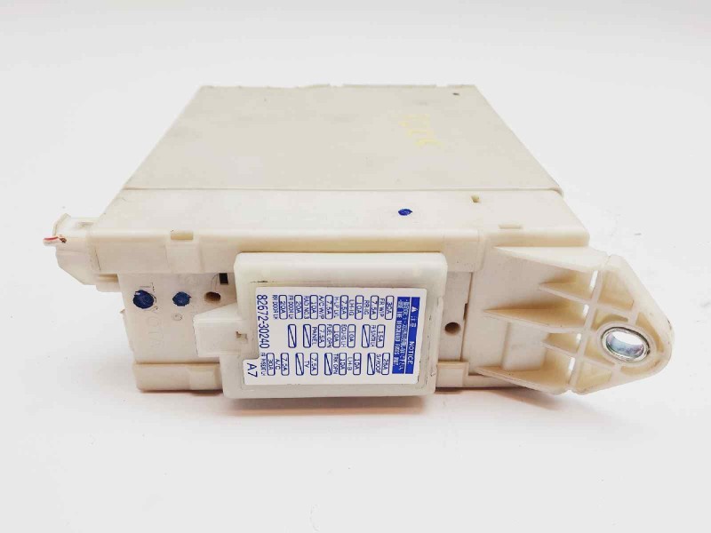 Recambio de caja reles / fusibles para lexus gs (gs/us/ws19) 450 h referencia OEM IAM 8273030631  