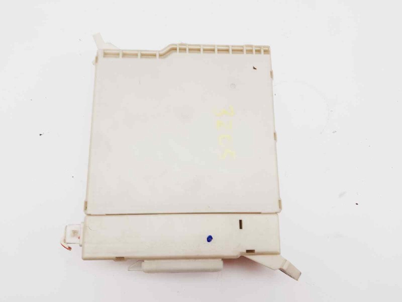 Recambio de caja reles / fusibles para lexus gs (gs/us/ws19) 450 h referencia OEM IAM 8273030631  