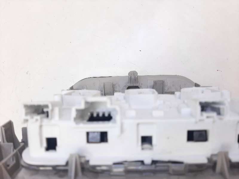 Recambio de luz interior para citroen c3 feel referencia OEM IAM 9825205380  