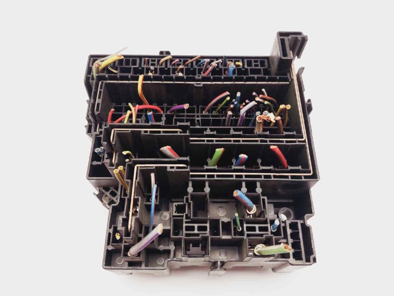 Recambio de caja reles / fusibles para ford fiesta (cb1) trend referencia OEM IAM 8V5T14K012 8V5T14K012 07RA58459