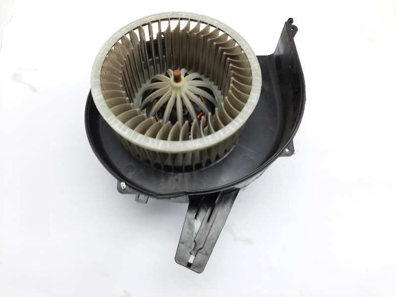 Recambio de motor calefaccion para skoda rapid elegance referencia OEM IAM 6R1819015  