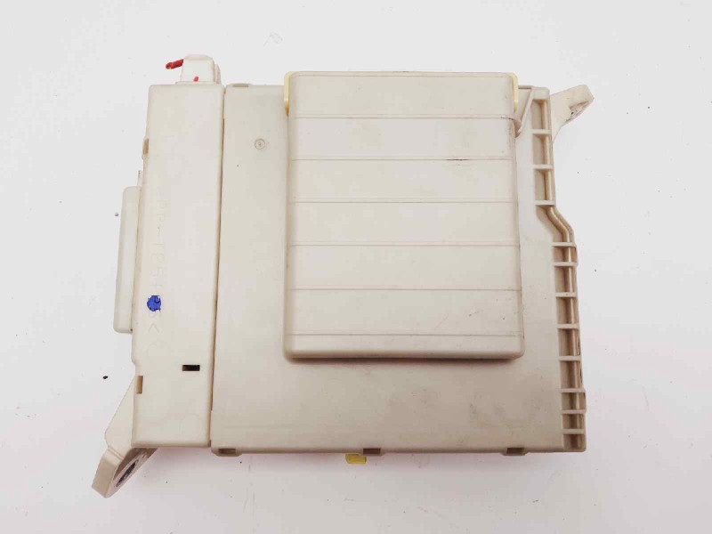 Recambio de caja reles / fusibles para lexus gs (gs/us/ws19) 450 h referencia OEM IAM 8273030B61 8267230070 