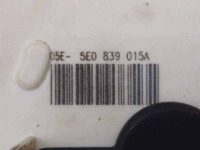 Recambio de cerradura puerta trasera izquierda para skoda rapid elegance referencia OEM IAM 05E5E0839015A  