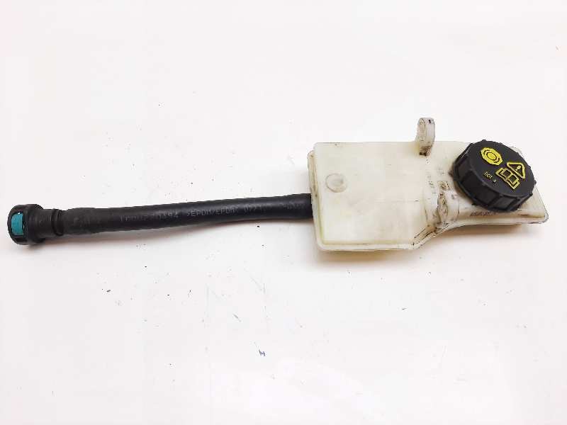 Recambio de deposito servo para ford grand c-max titanium referencia OEM IAM 03350886381  