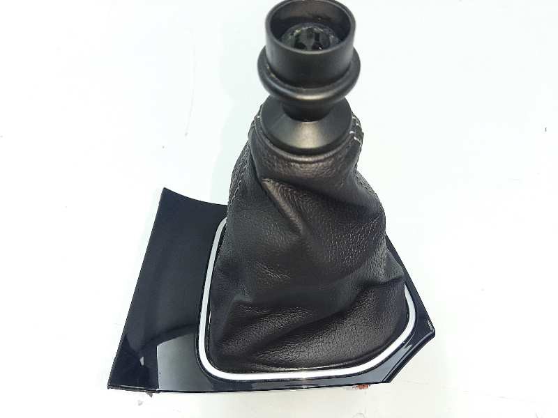 Recambio de guarnecidos palanca cambio para toyota auris advance referencia OEM IAM 5884302840  