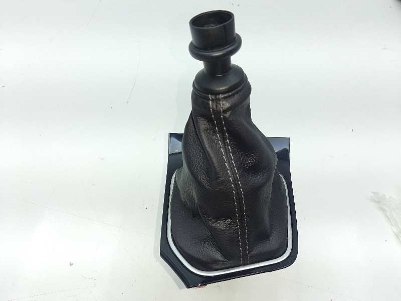 Recambio de guarnecidos palanca cambio para toyota auris advance referencia OEM IAM 5884302840  