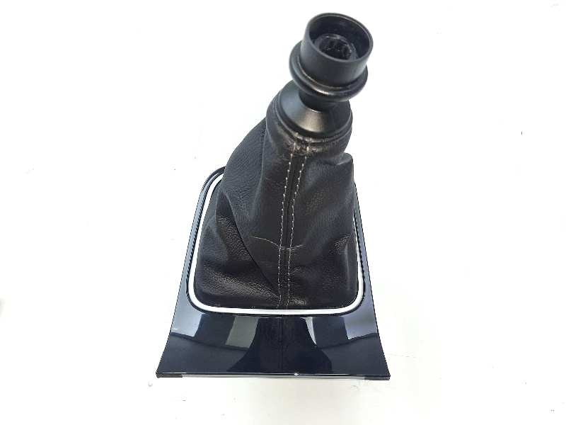 Recambio de guarnecidos palanca cambio para toyota auris advance referencia OEM IAM 5884302840  