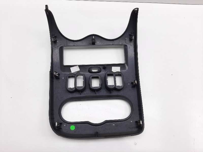 Recambio de no identificado para dacia duster ambiance 4x2 referencia OEM IAM 682603302R 682603302R 682600050R