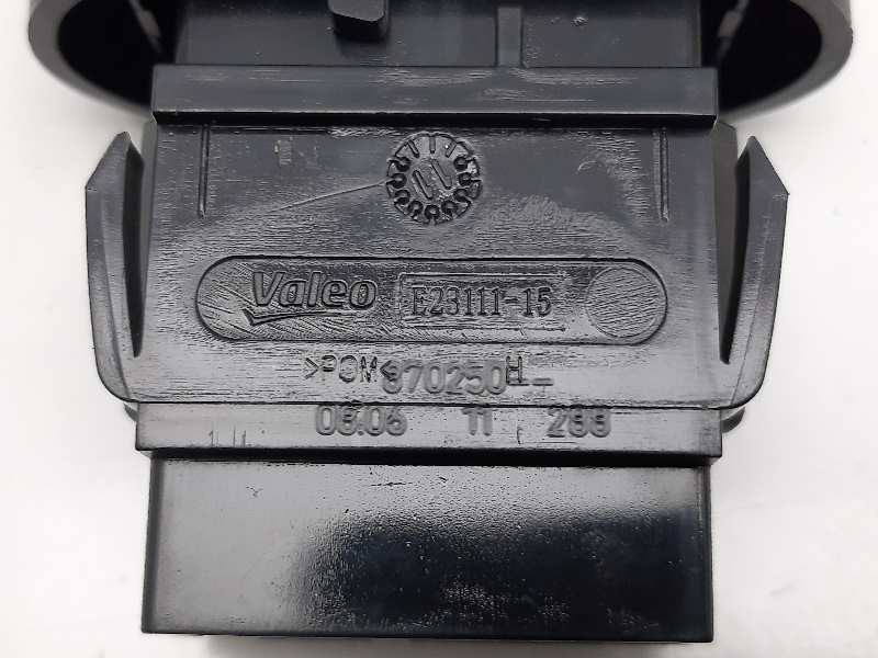 Recambio de interruptor para dacia duster ambiance 4x2 referencia OEM IAM E2311115  