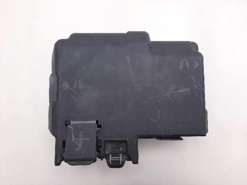 Recambio de caja reles / fusibles para opel corsa e edition referencia OEM IAM 13491092  