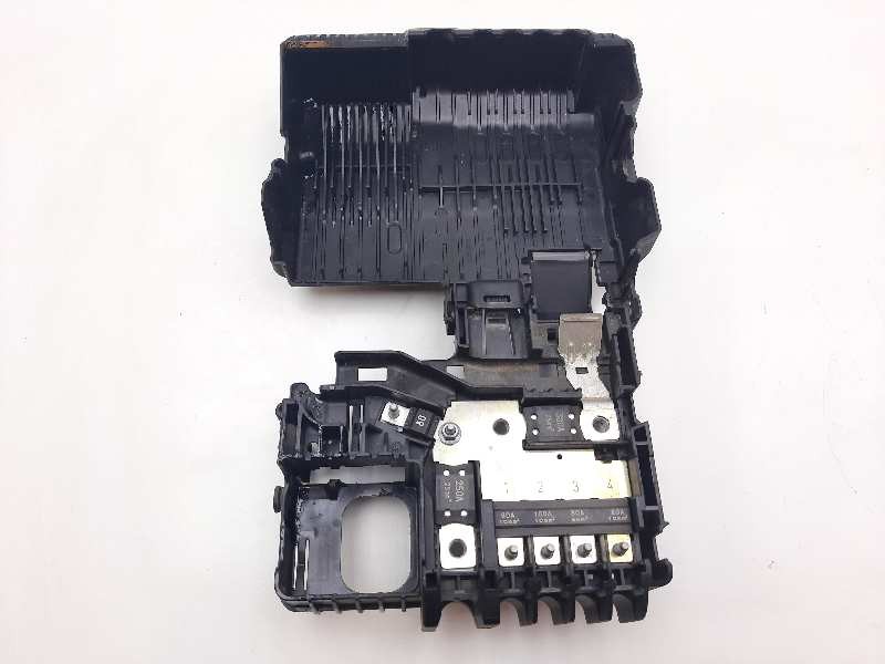 Recambio de caja reles / fusibles para opel corsa e edition referencia OEM IAM 13491092  