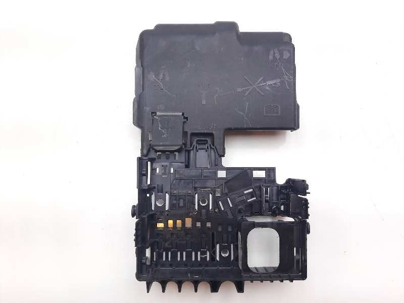 Recambio de caja reles / fusibles para opel corsa e edition referencia OEM IAM 13491092  