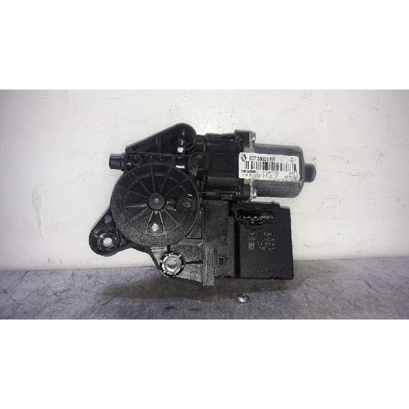 Recambio de motor elevalunas trasero derecho para renault scenic iii expression referencia OEM IAM 827300005R  