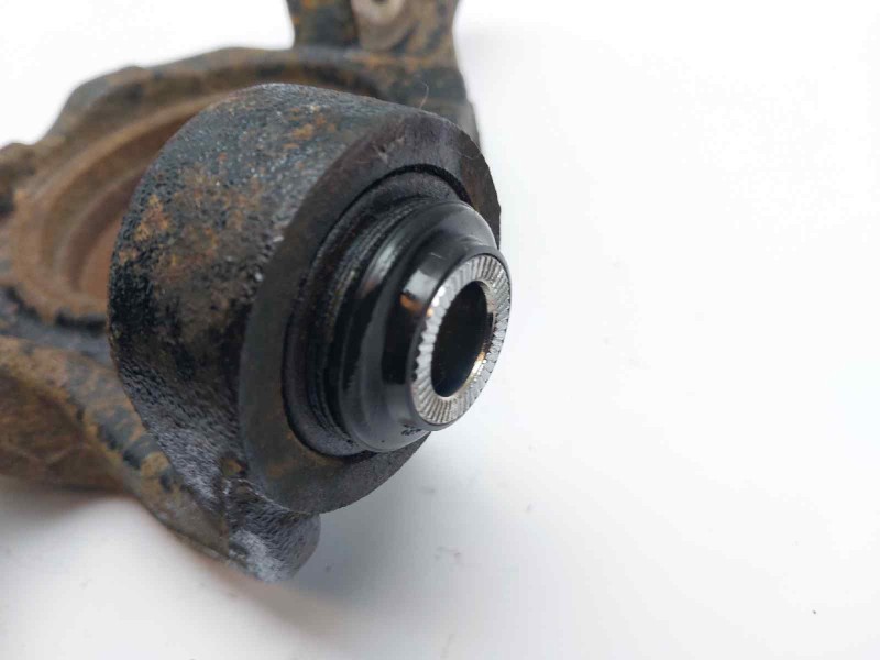 Recambio de mangueta trasera izquierda para lexus rx 400h referencia OEM IAM 4230548051  