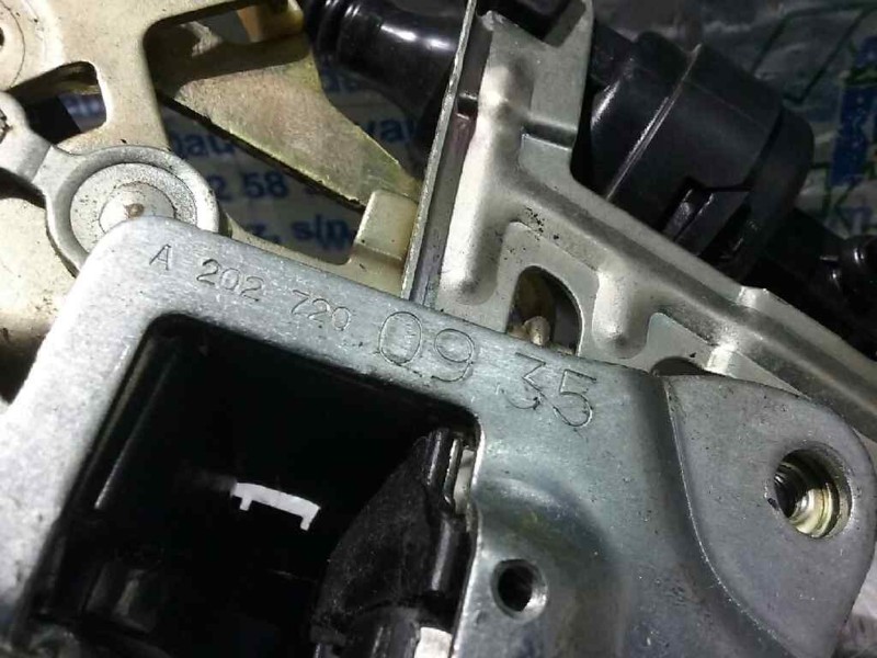Recambio de cerradura puerta delantera izquierda para mercedes clase c (w202) berlina referencia OEM IAM A2027200935  