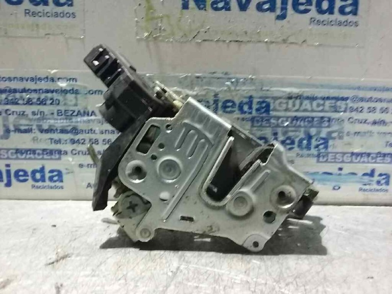 Recambio de cerradura puerta delantera izquierda para mercedes clase c (w202) berlina referencia OEM IAM A2027200935  