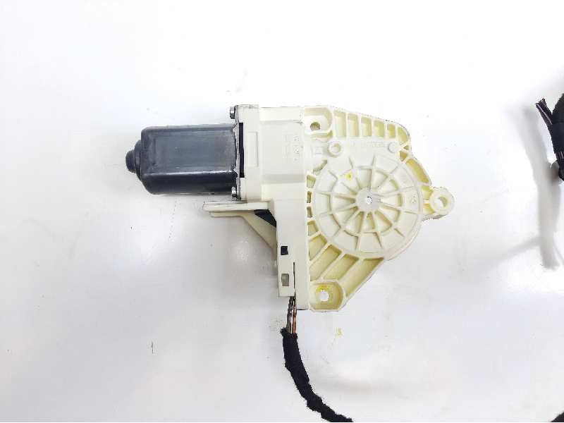Recambio de motor elevalunas trasero izquierdo para land rover range rover sport v6 td hse referencia OEM IAM 77460064  