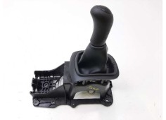 Recambio de palanca cambio para renault megane iii berlina 5 p expression referencia OEM IAM 8200779125  