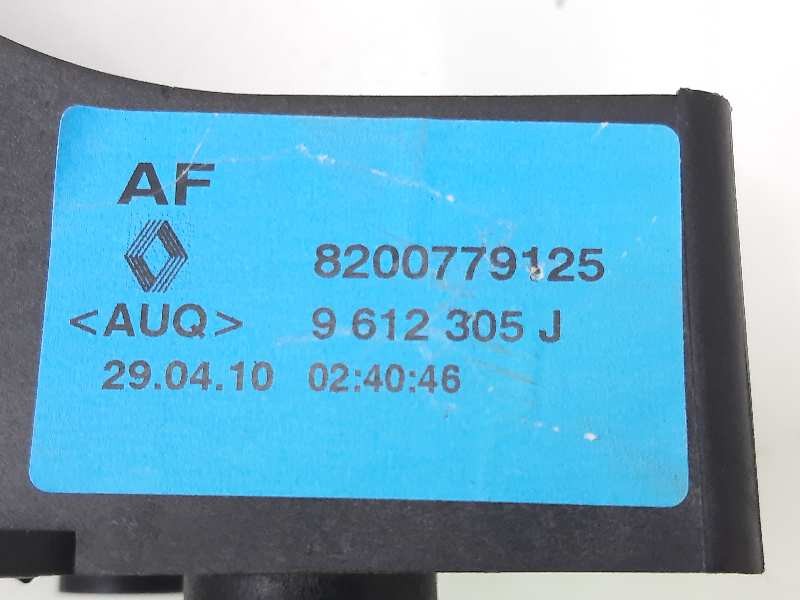 Recambio de palanca cambio para renault megane iii berlina 5 p expression referencia OEM IAM 8200779125  