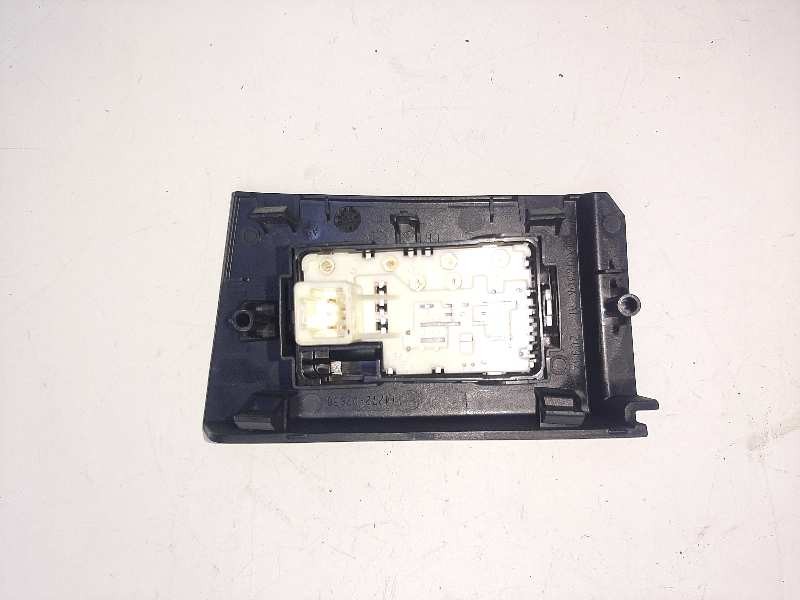 Recambio de mando elevalunas trasero izquierdo para toyota auris advance referencia OEM IAM   