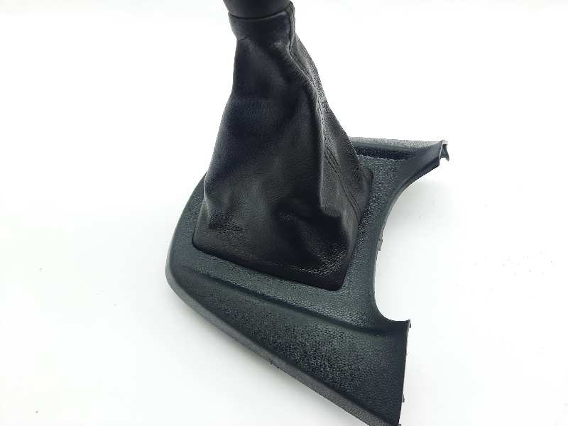 Recambio de guarnecidos palanca cambio para ford fiesta (cb1) trend referencia OEM IAM 8A61A044H83  