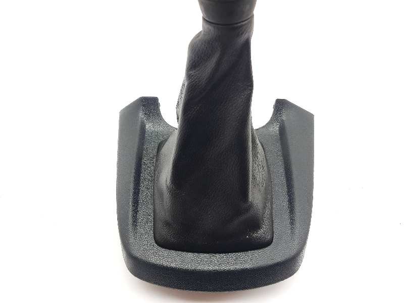 Recambio de guarnecidos palanca cambio para ford fiesta (cb1) trend referencia OEM IAM 8A61A044H83  