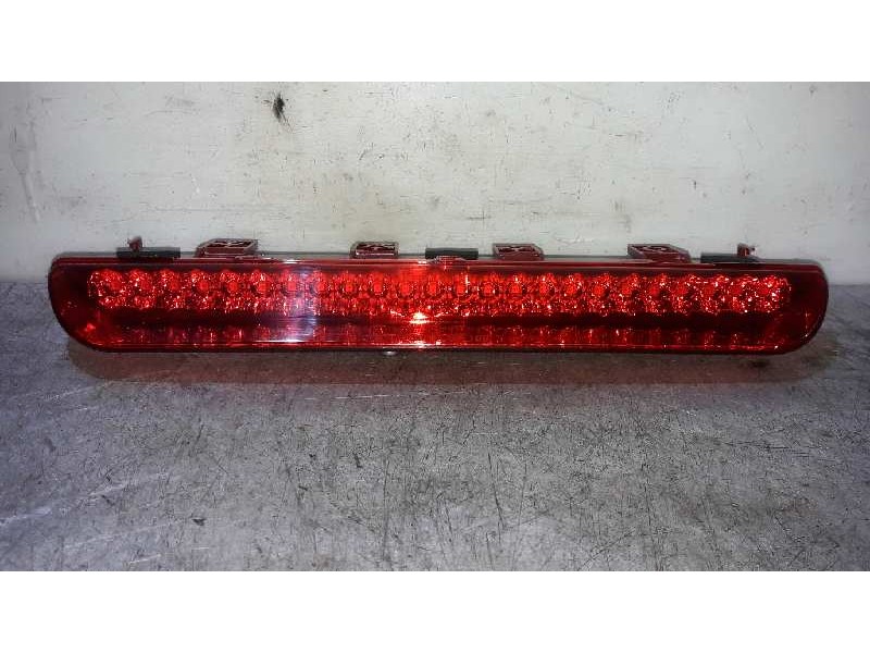 Recambio de luz central de freno para kia sportage drive 4x2 referencia OEM IAM 927003W  