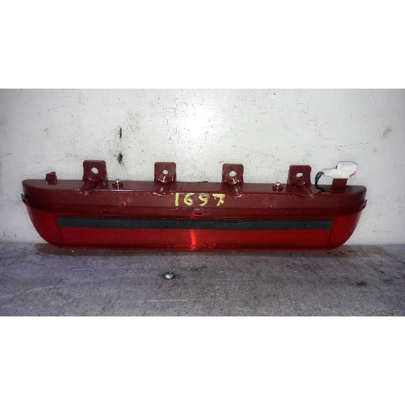 Recambio de luz central de freno para kia sportage drive 4x2 referencia OEM IAM 927003W  