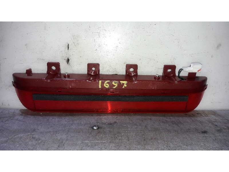 Recambio de luz central de freno para kia sportage drive 4x2 referencia OEM IAM 927003W  